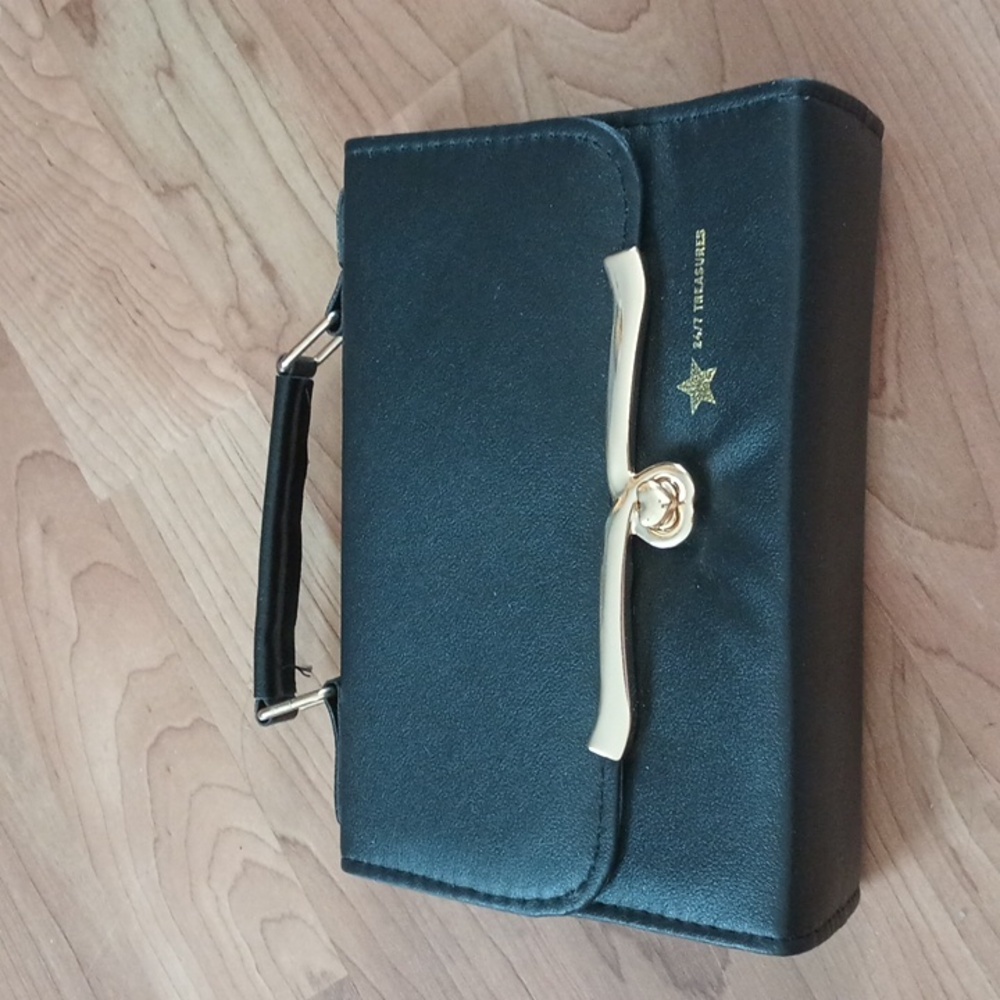 24/7 treasures black gold tone heart star crossbody handbag